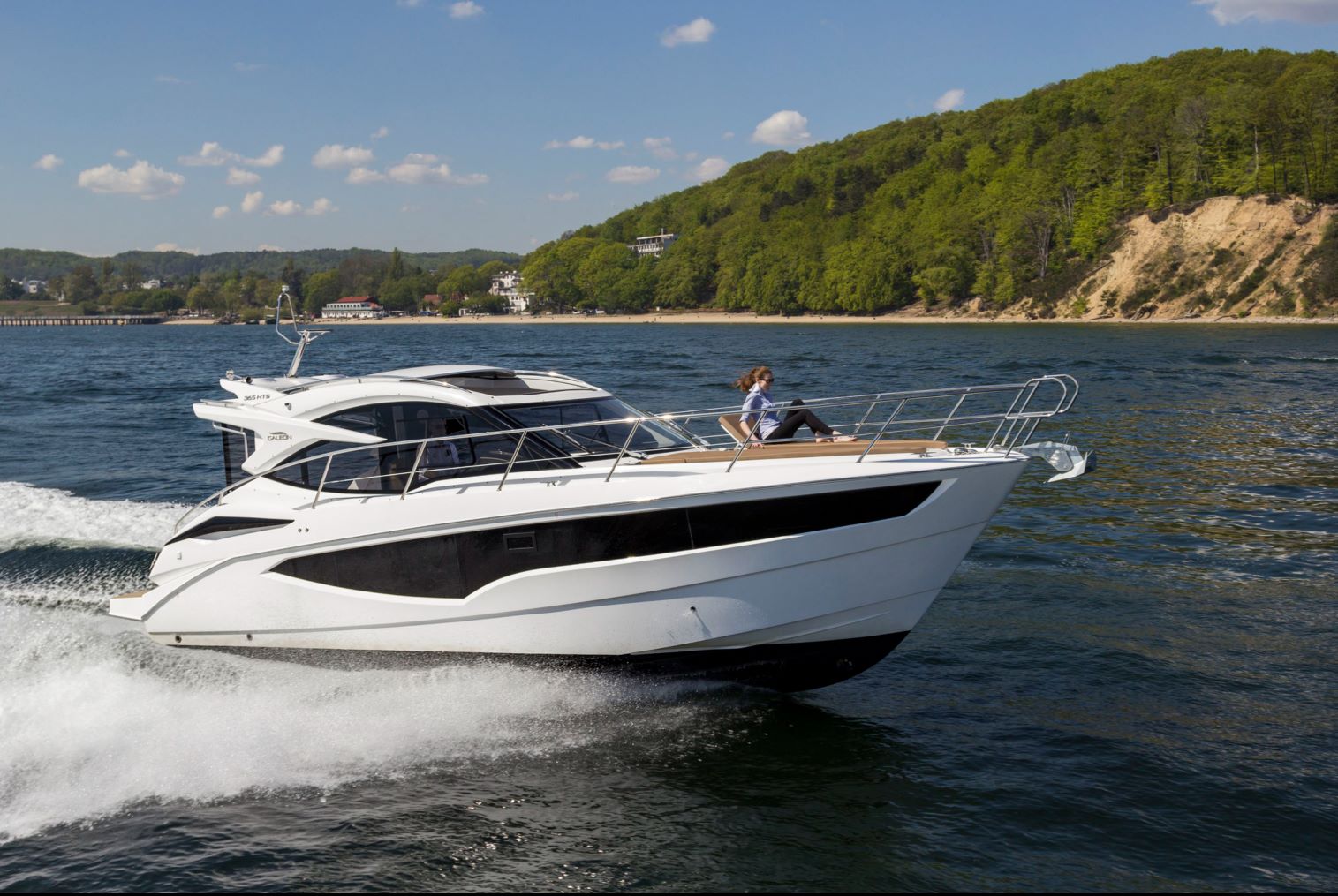 Galeon 365 HTS Sport Cruiser