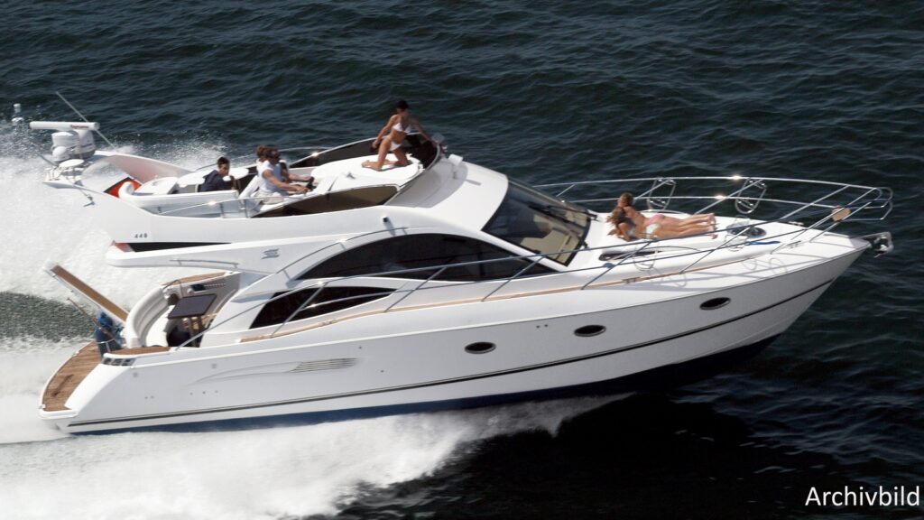 Galeon 440 Fly Motoryacht kaufen - HW Bootcenter