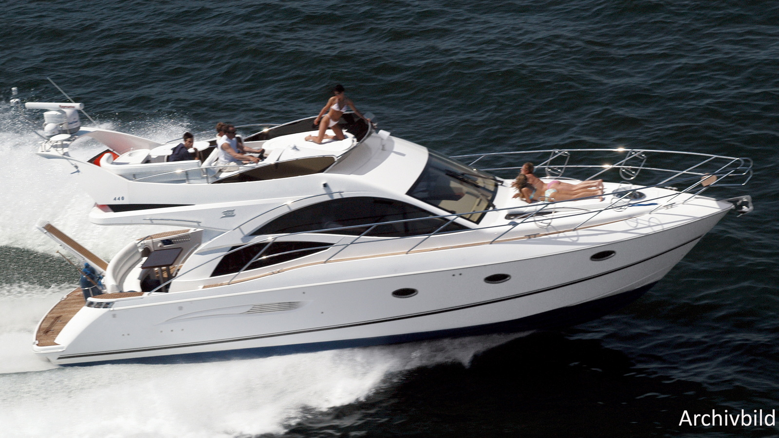 Galeon 440 Fly Motoryacht kaufen - HW Bootcenter