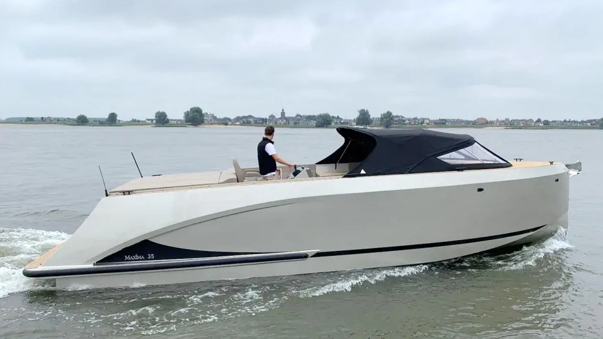 Maxima 35 Motoryacht kaufen - HW Bootcenter