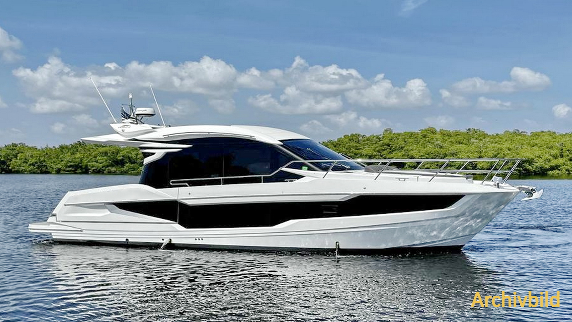Galeon 410 HTC Motoryacht kaufen - HW Bootcenter