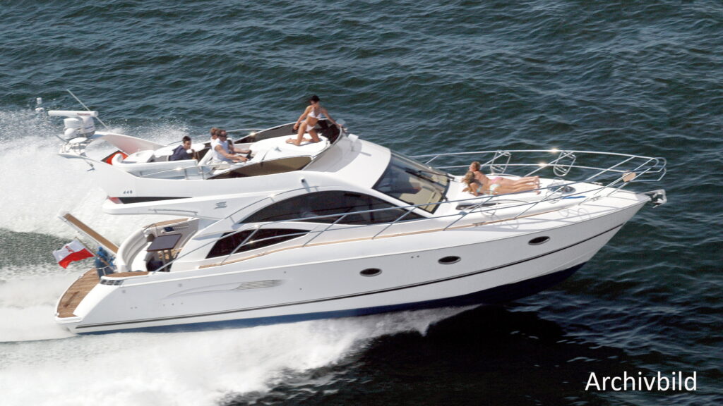 Galeon 440 Fly Motoryacht kaufen - HW Bootcenter