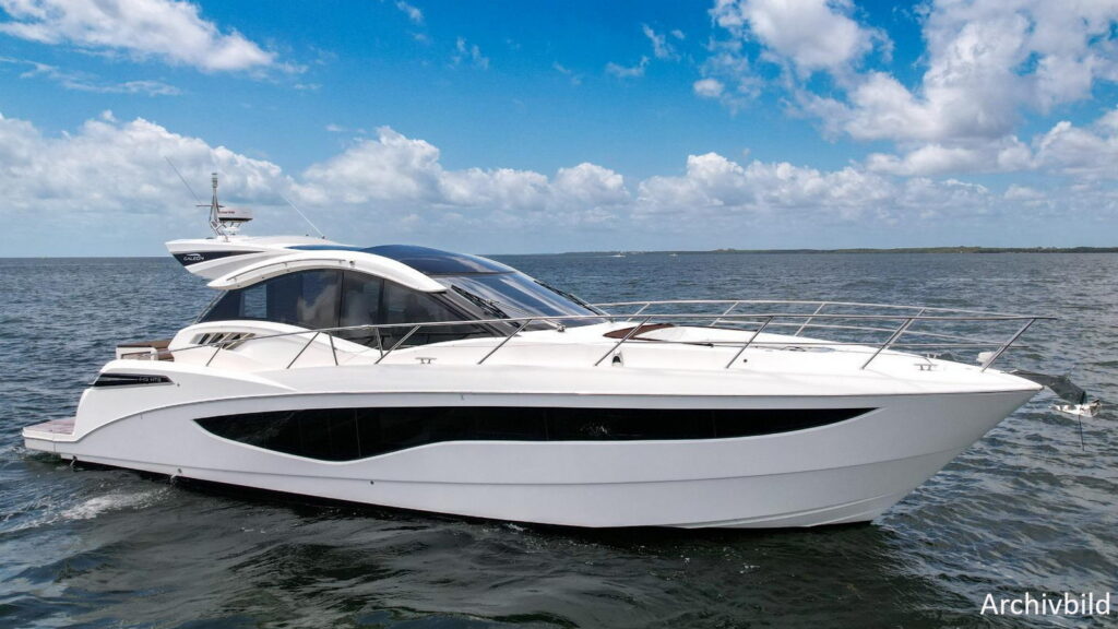 Galeon 445 HTS Motoryacht kaufen - HW Bootcenter