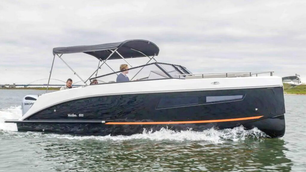 Maxima 800 Cabin Motoryacht kaufen - HW Bootcenter