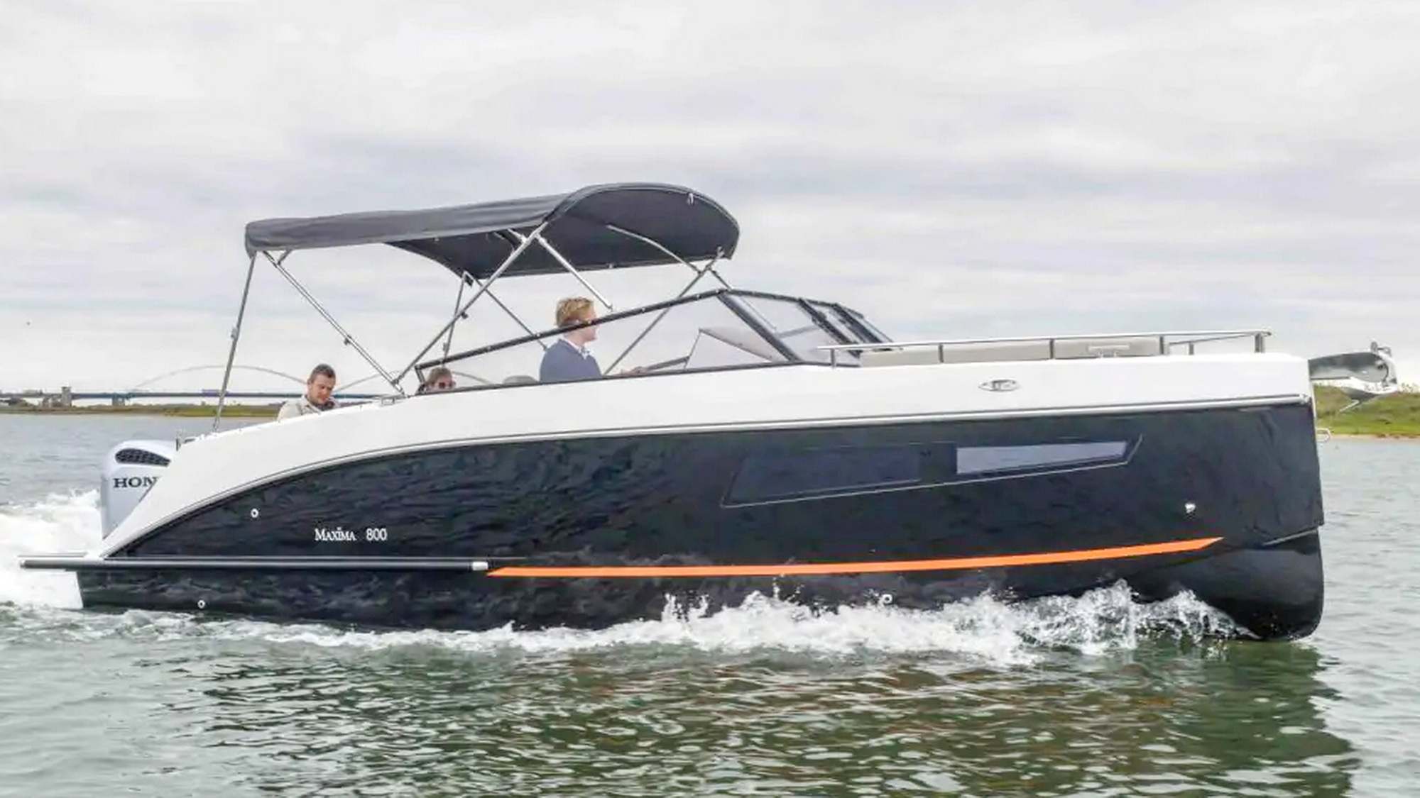 Maxima 800 Cabin Motoryacht kaufen - HW Bootcenter