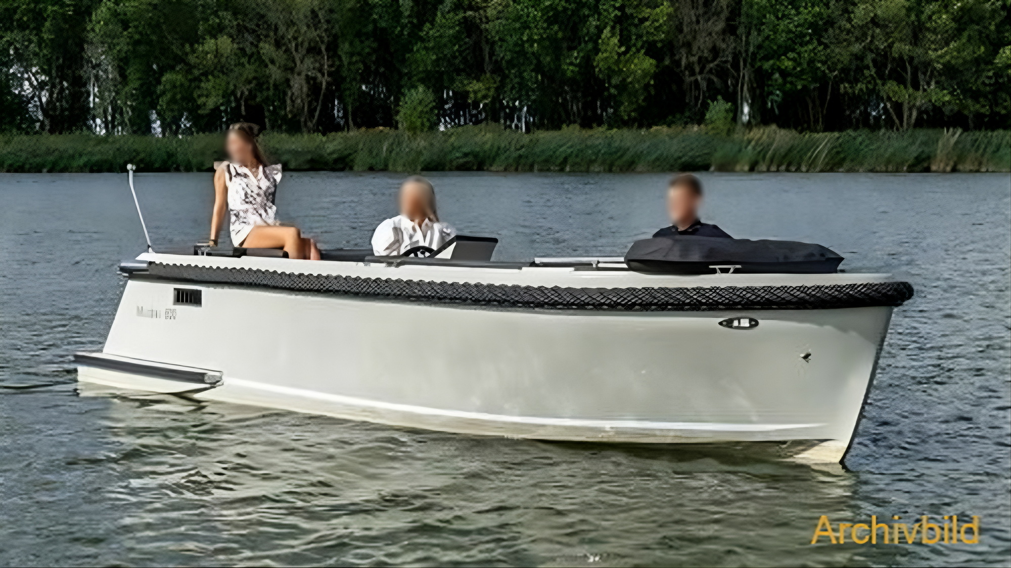 Maxima 600 Cabin Motoryacht kaufen - HW Bootcenter