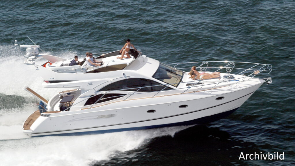 Galeon 440 Fly Motoryacht kaufen - HW Bootcenter