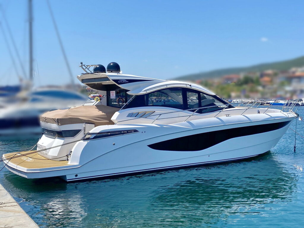 Galeon 445 HTS Motoryacht kaufen - HW Bootcenter