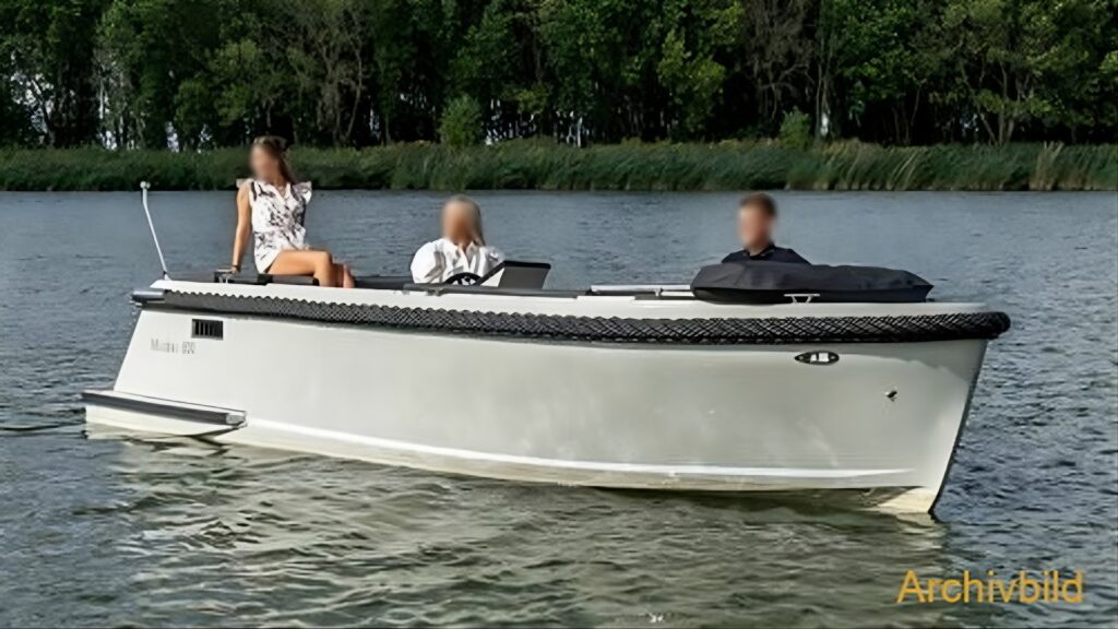 Maxima 600 Cabin Motoryacht kaufen - HW Bootcenter
