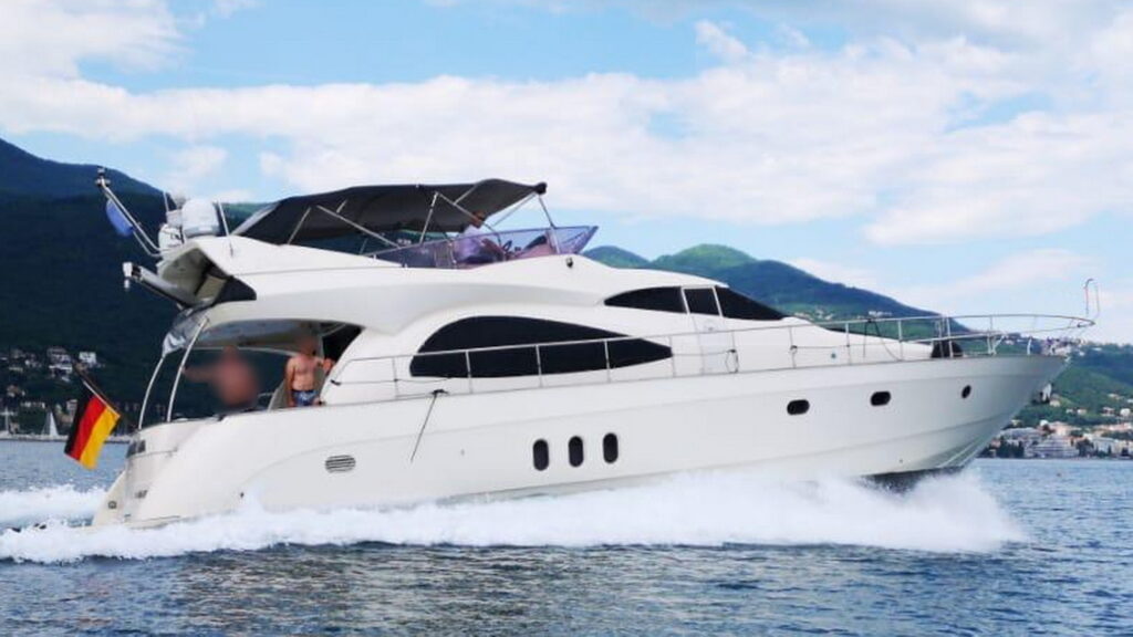Cayman 62 Cyber Motoryacht kaufen - HW Bootcenter