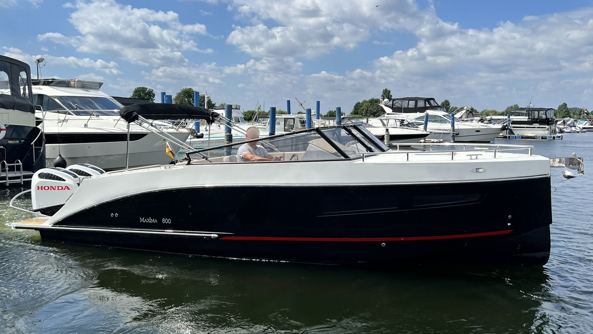 Maxima 800 Cabin Motoryacht kaufen - HW Bootcenter
